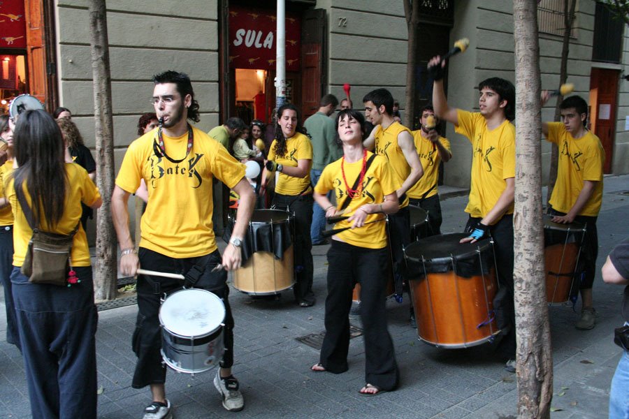 Tamborinada a la Plaça de la Virreina by David Bravo