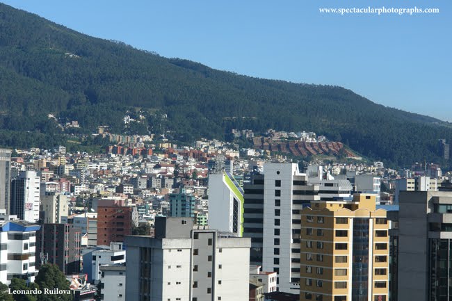 Quito's Sky by Leonardo Ruilova