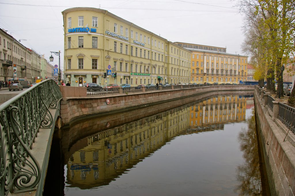 Набережная канала Грибоедова (вид от Демидова моста) - The embankment of Griboedov's canal (view from Demidov bridge) by Valery Klepkin