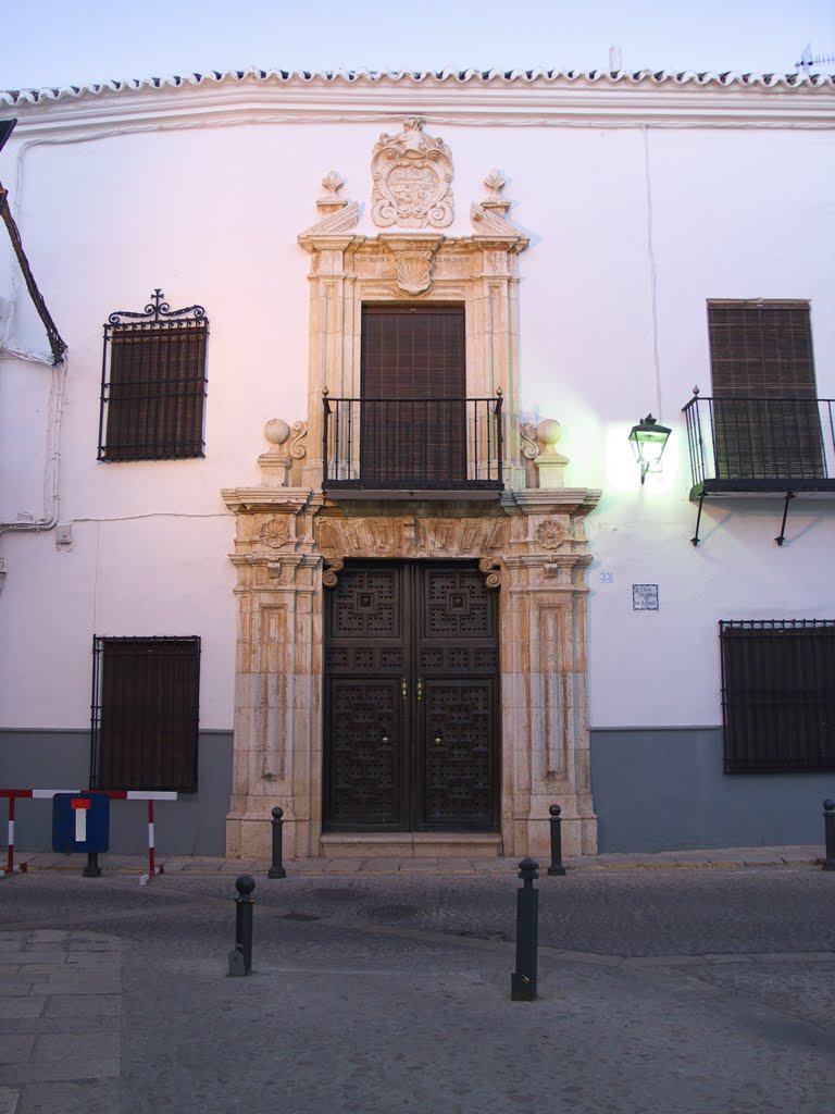 Casa-Palacio de Los Rosales (s. XVII) by Jose Luis Filpo