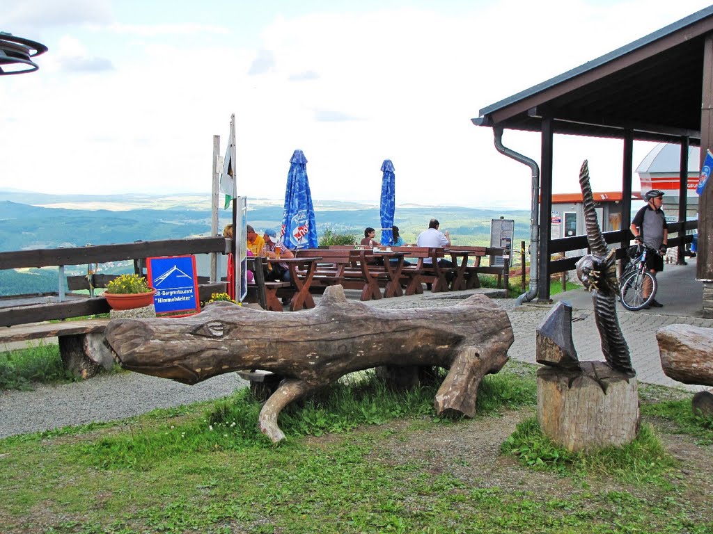 Auf dem Fichtelberg (1215 m) - Bergrestaurant "Himmelsleiter" by Rudolf Henkel