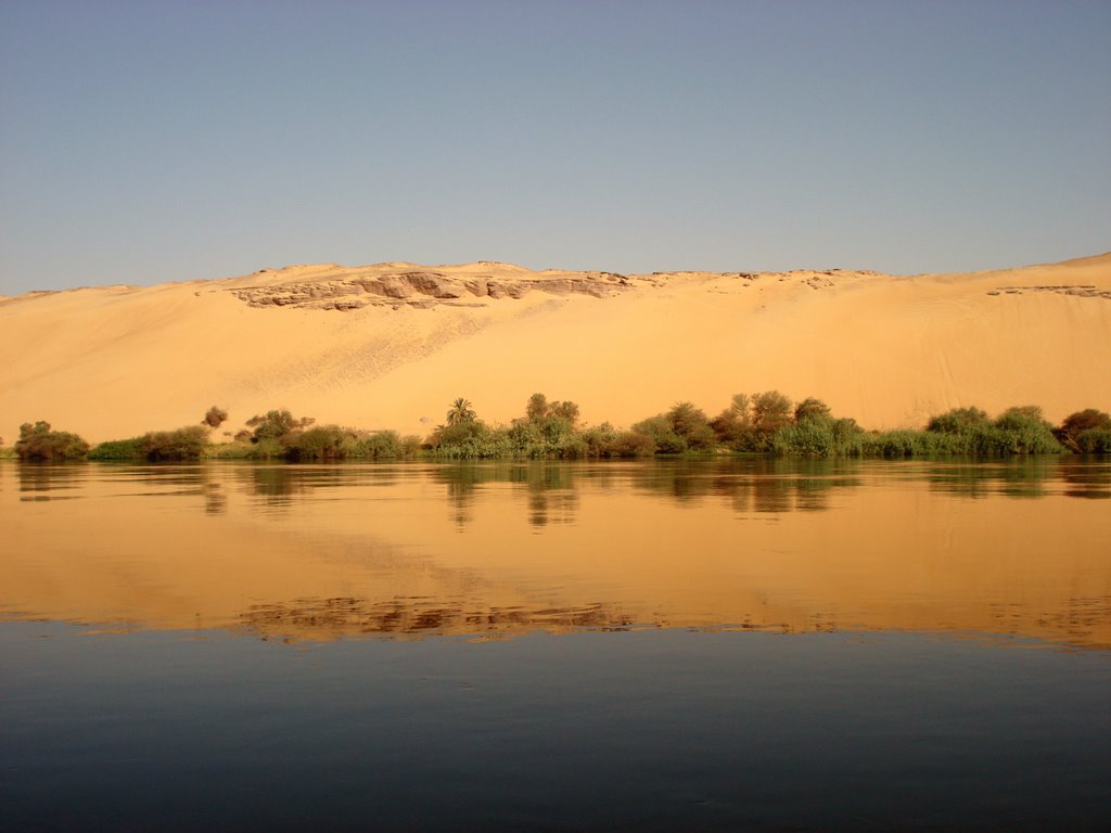 Bajando el Nilo hacia el poblado Nubio(cerca de Aswan) by Drakkenas