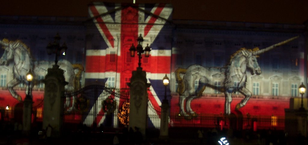 Buckingham Palace by johnfolan