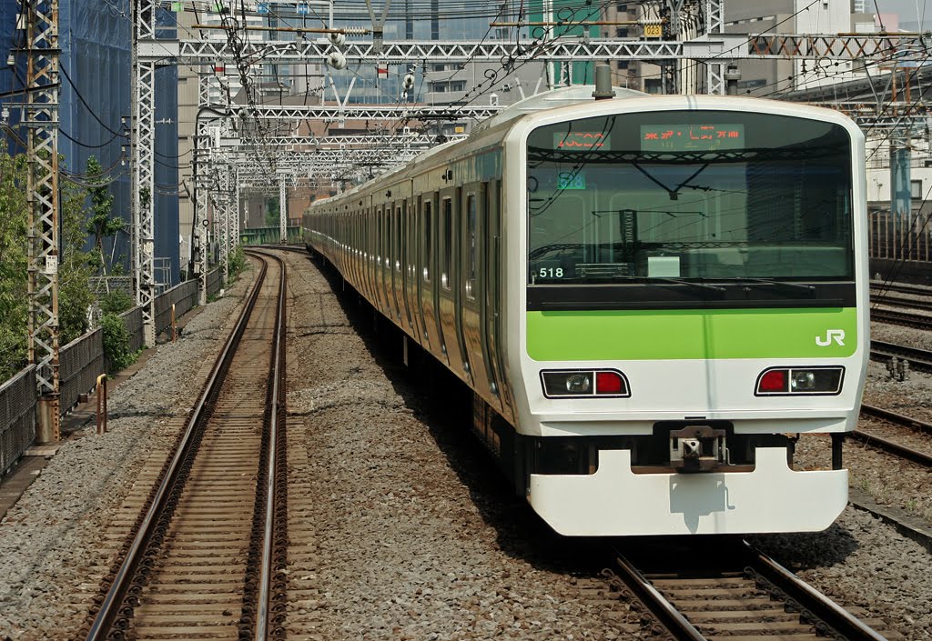 Yamanote train (1999) by www.tokyoform.com