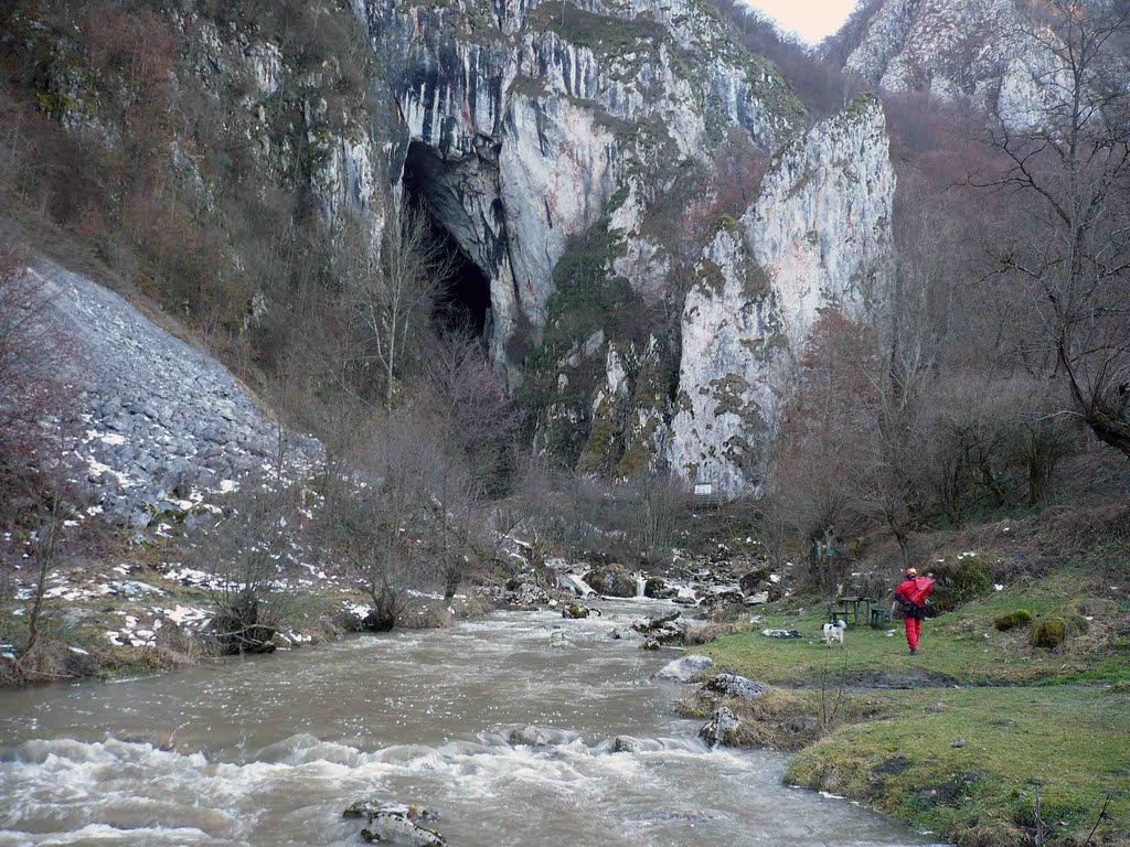 Valea si pestera Huda lui Papara by Petrescu Mircea Dan