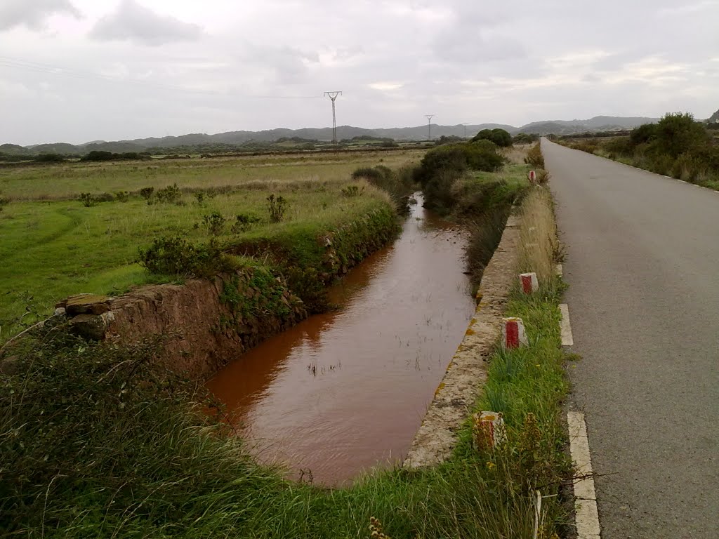 Camino de Favaritx (Agua estancada) by Alejandro Luis Carre…