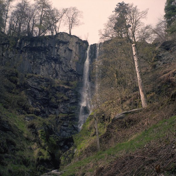 Llanrhaeadr-ym-Mochnant, UK by johnhuzi