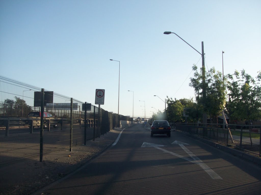 Ingreso a la autopista Vespucio Sur. La Florida Chile Santiago by Ignacio Paredes