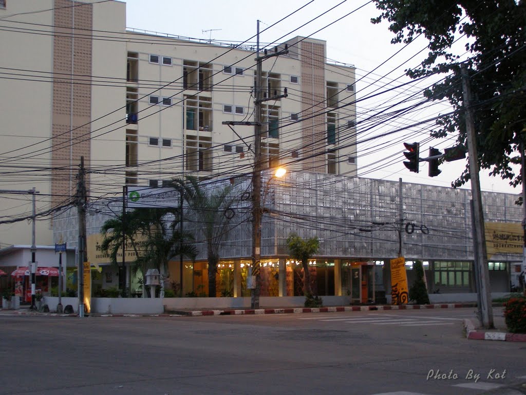 Public Library Ubon province. by Kot-Adventure