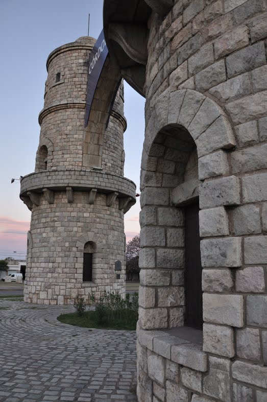 Arco de Córdoba by Anibal Caeiro