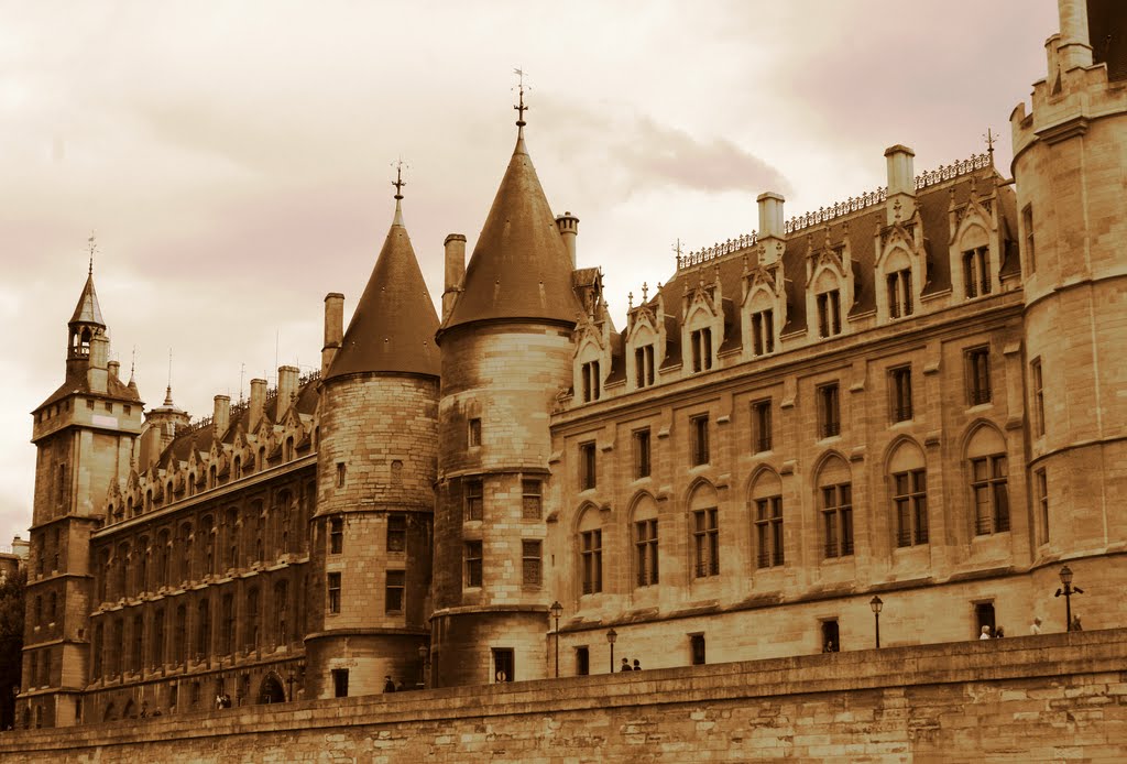 3La_Conciergerie301010 by Alex Zimovsky