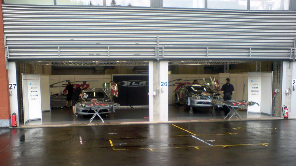 McLaren SLR's in the pits of the circuit of Francorchamps. by Xedor.