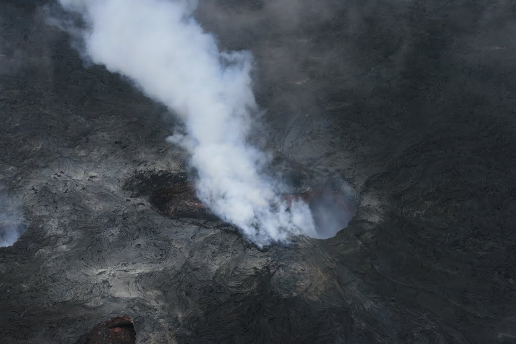 Pu'u O'o Caldera, May 2008 by Kevin.Daniels