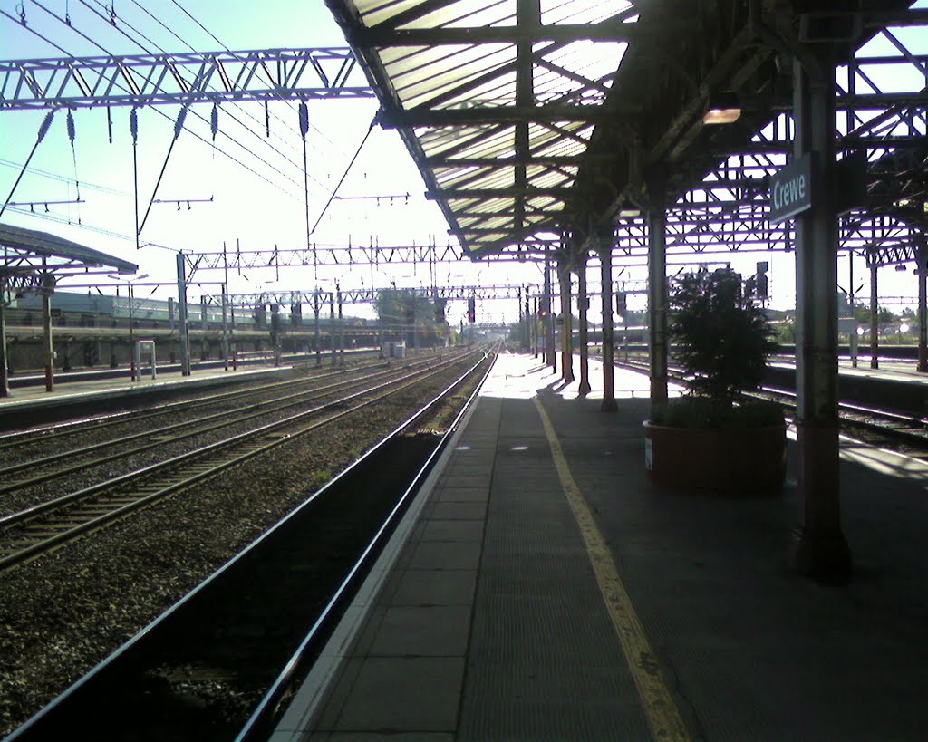 'Many lines'. Crewe railway station. by colwynboy