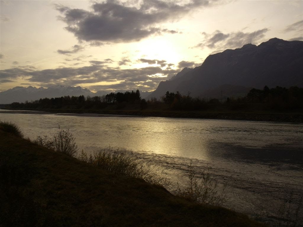 Rhein bei Sonnenuntergang by topweg.ch