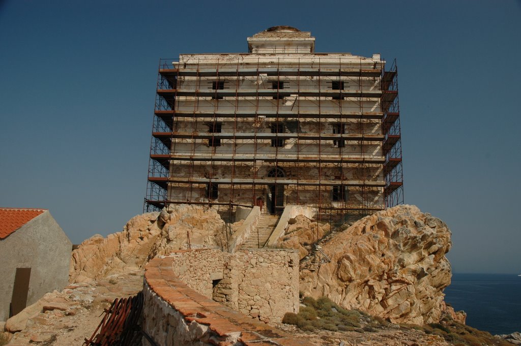 Faro di Razzoli by massimo bodellini