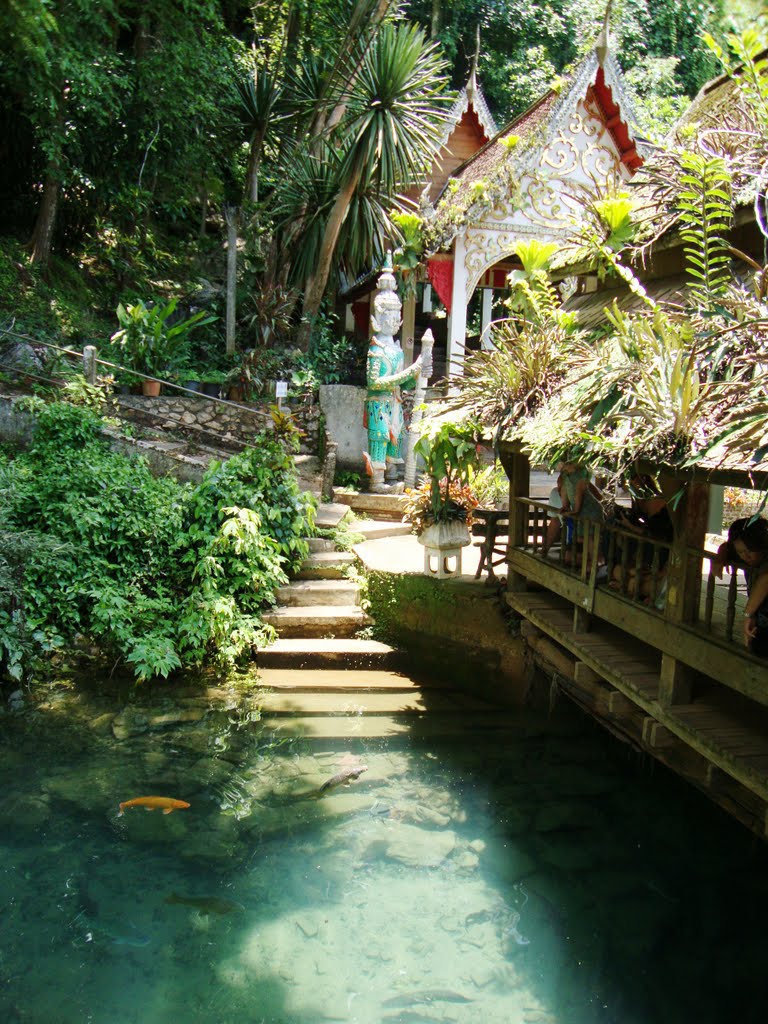 Wat Tham Chiang Dao Entrance 07/2010 by algarcon