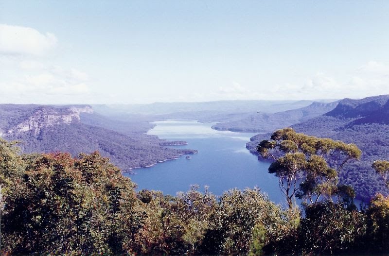 Burragorang Lookout, Nattai, New South Wales, Australia. by Goobertron