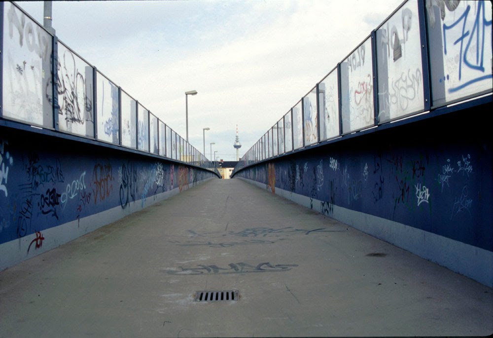 Fußgängerbrücke by Günther Wilhelm