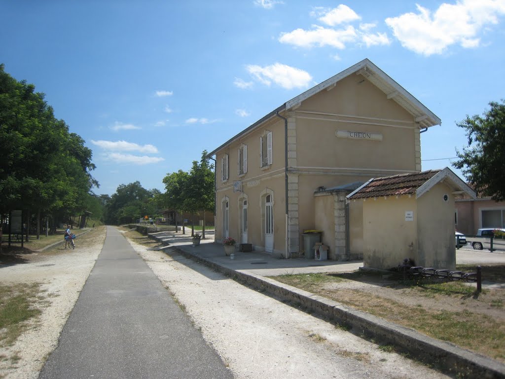 Gare de Creon by NOEL Christian