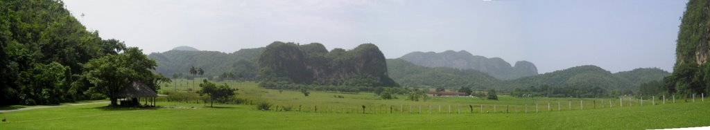 Valle de Viñales, Cuba by Pepe Alvarez