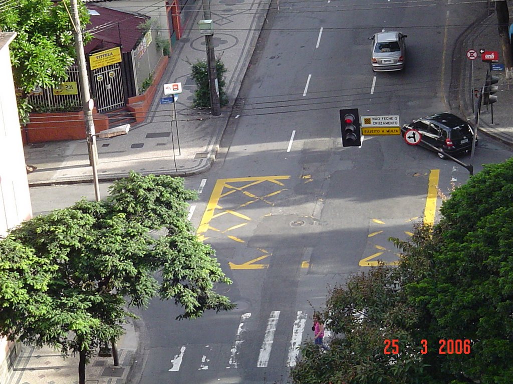 Rua da Bahia esquina com Rua dos Timbiras by paulogustavo