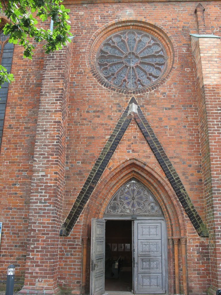 Neuruppin, Klosterkirche, Eingang by Wensky