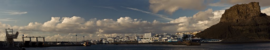 Agaete_harbour_09Oct_2009_Pedro_Falcon by fyted