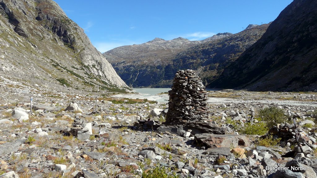 Das "Gletscherweib" beim Unteraargletscher. by Burgener  Norbert