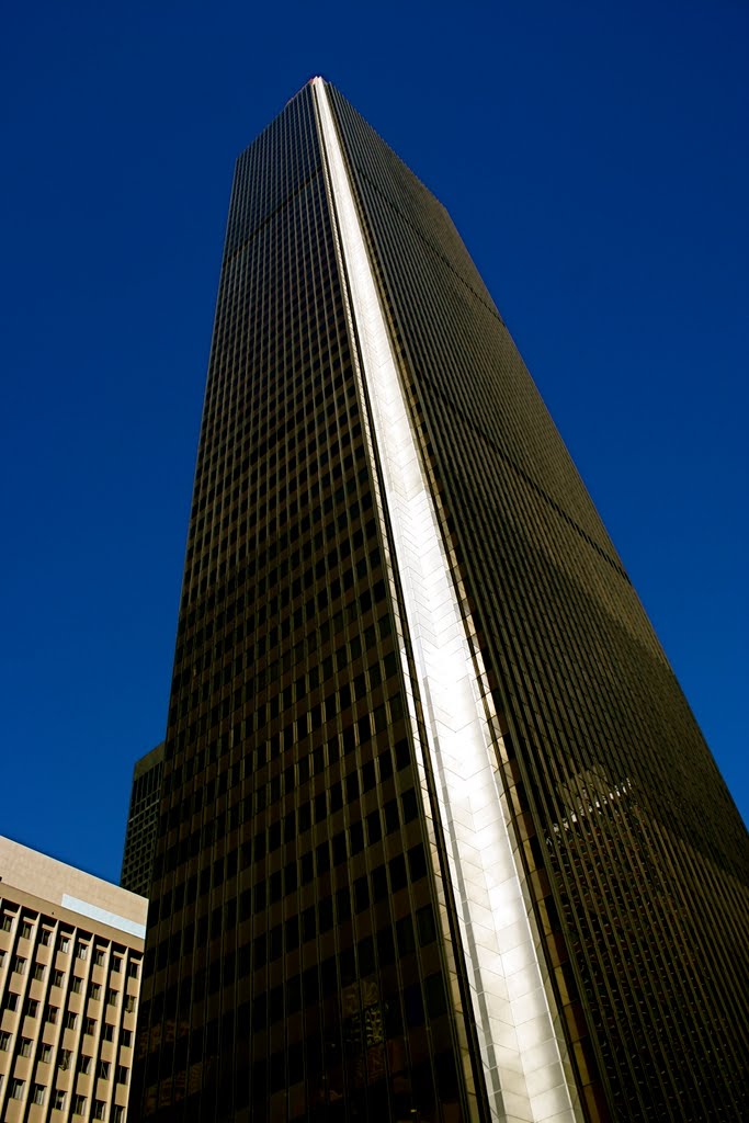 The AON Building, Los Angeles, CA by MICHAEL  JIROCH  &  www.michaeljiroch.com