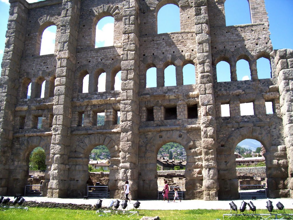 Teatro Romano by Raffaele Prete