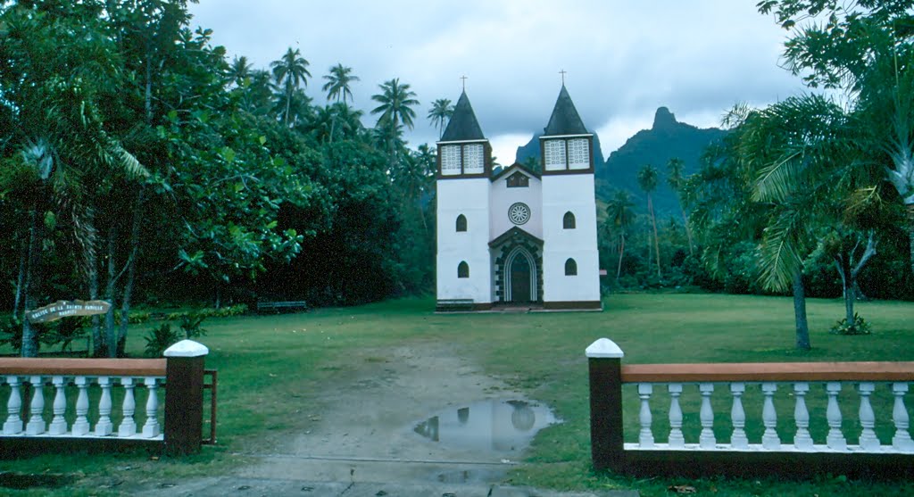 Église de la Sainte Famille, Haapiti, Moorea by Gareth by JaguarVideo