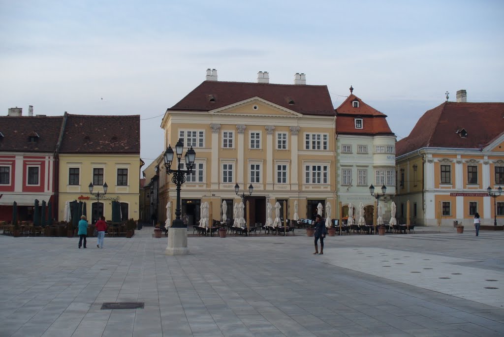 Az egykori főtér hangulatos házai by Csi Ga