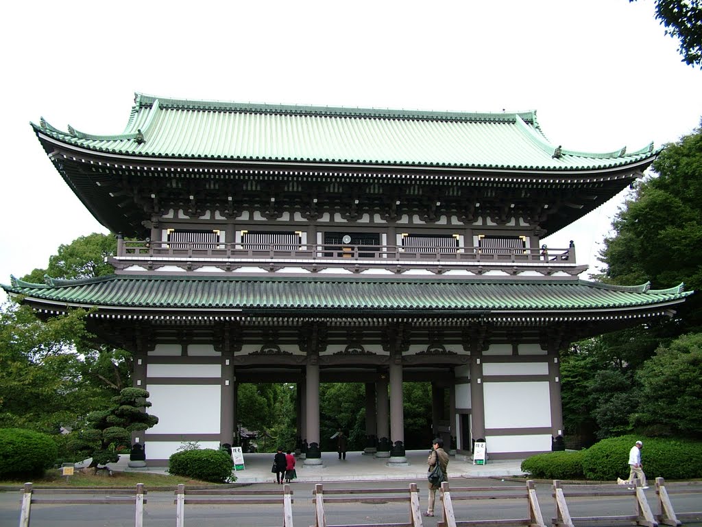 Temple gate, Sojiji by Alan WD