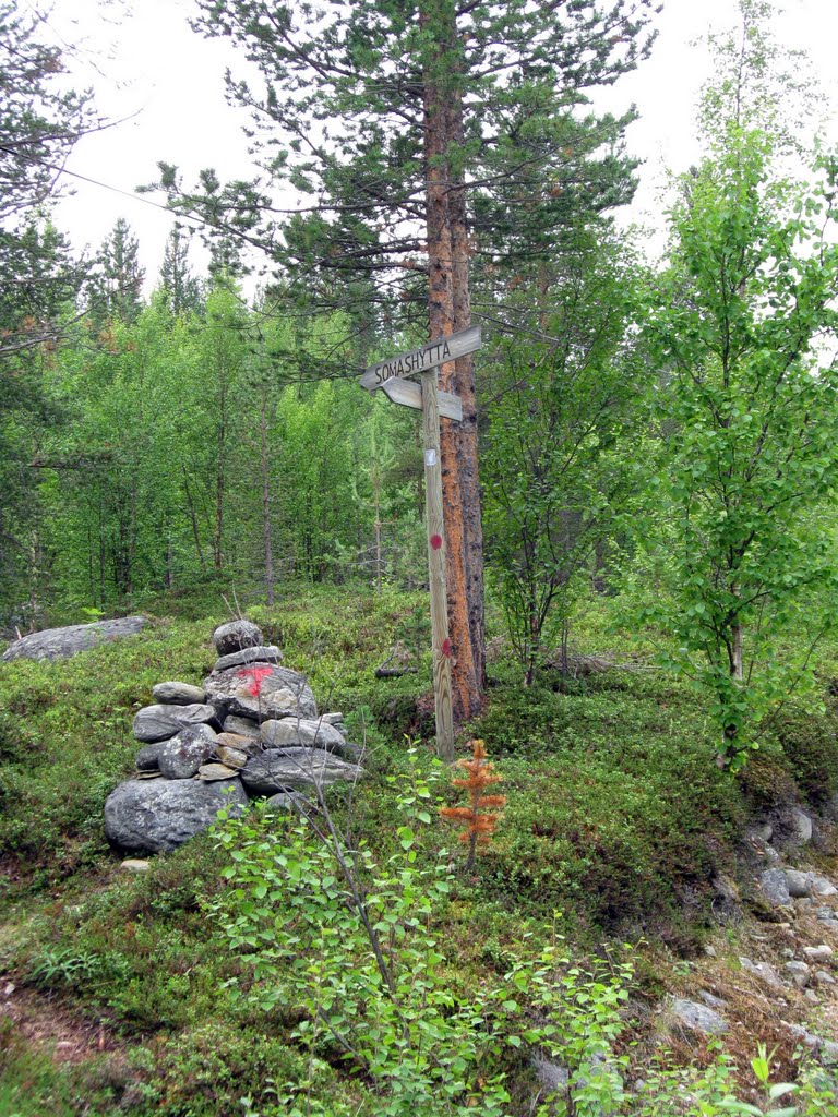 Signpost on Nordkalottruta, a marked hiking trail in the arctic by Demant