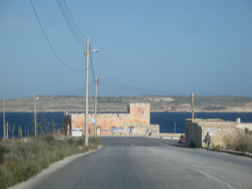 Comino vista da Malta by Geo S