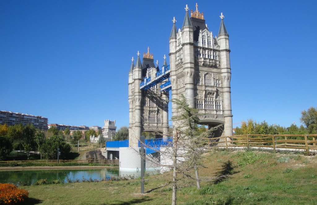 Puente de la Torre de Londres. Parque Europa,Torrejón by Jesús González