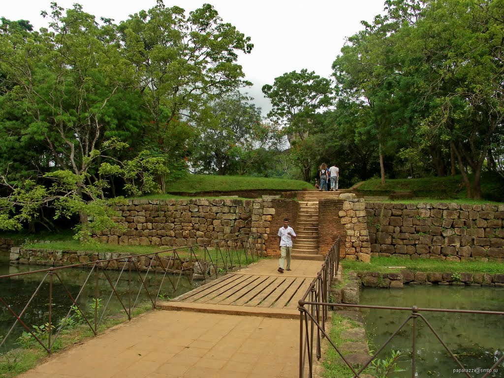 Sri Lanka Sigiriya Rock Fortress by Paparazzi Stas