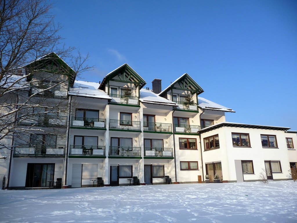 Mein Edelweiss - Willingen-Stryck – Hotel garni - Parkansicht by giggel