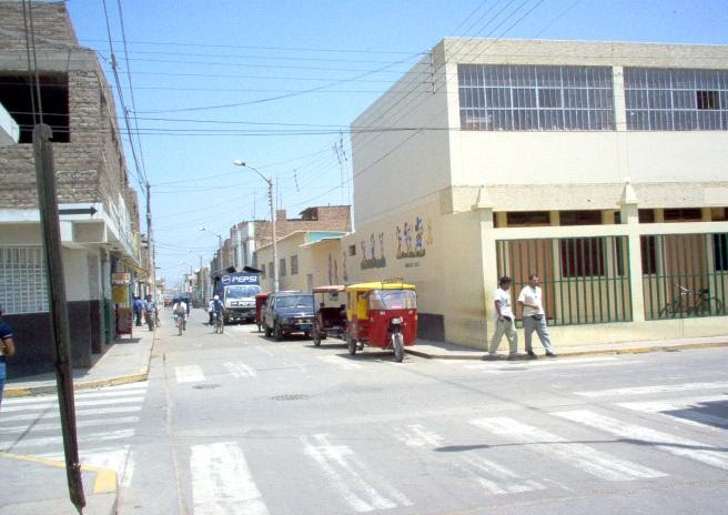 Esq. J. Castro de Bulnes y N. Carmona - Fte a Jardin de Niños 101 Ferreñafe by WILLO LLUEN