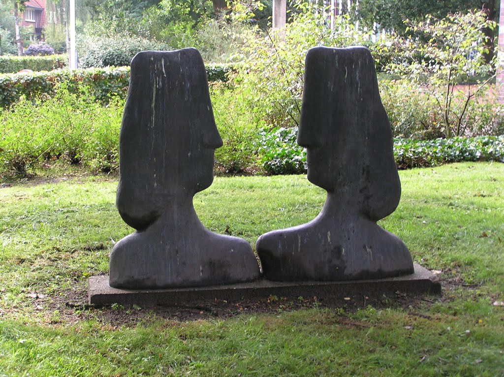 Sculpture in front of the Hogeschool Utrecht, location Berkenweg by Willem Nabuurs