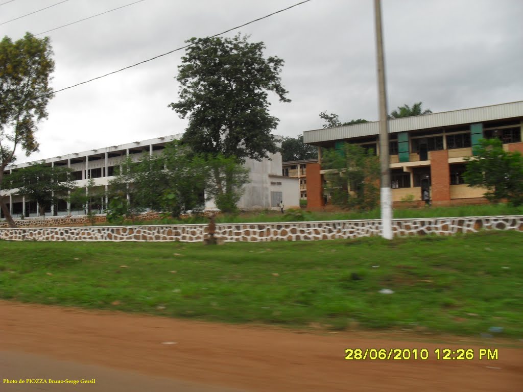 Lycée Barthélémy Boganda à Bangui en République Centrafricaine by PIOZZA Bruno-Serge