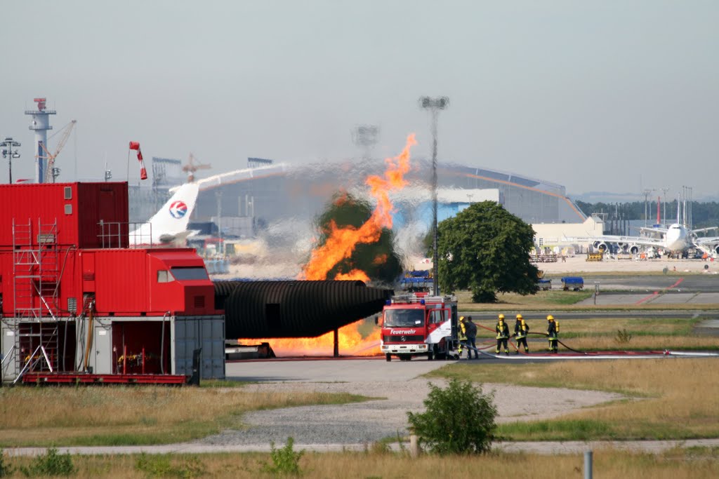 Feuerwehrübung by peter biewald