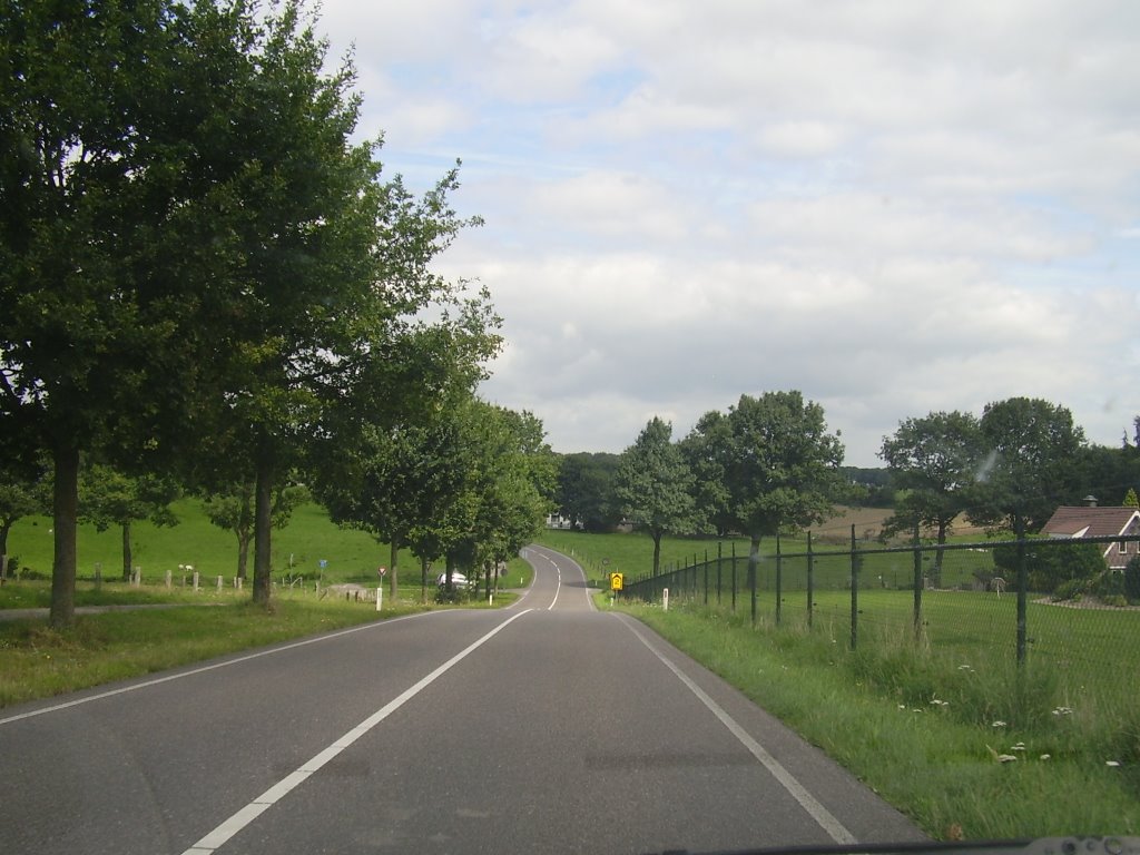 Zevenheuvelenweg, net buiten Groesbeek by Waldo Gadellaa