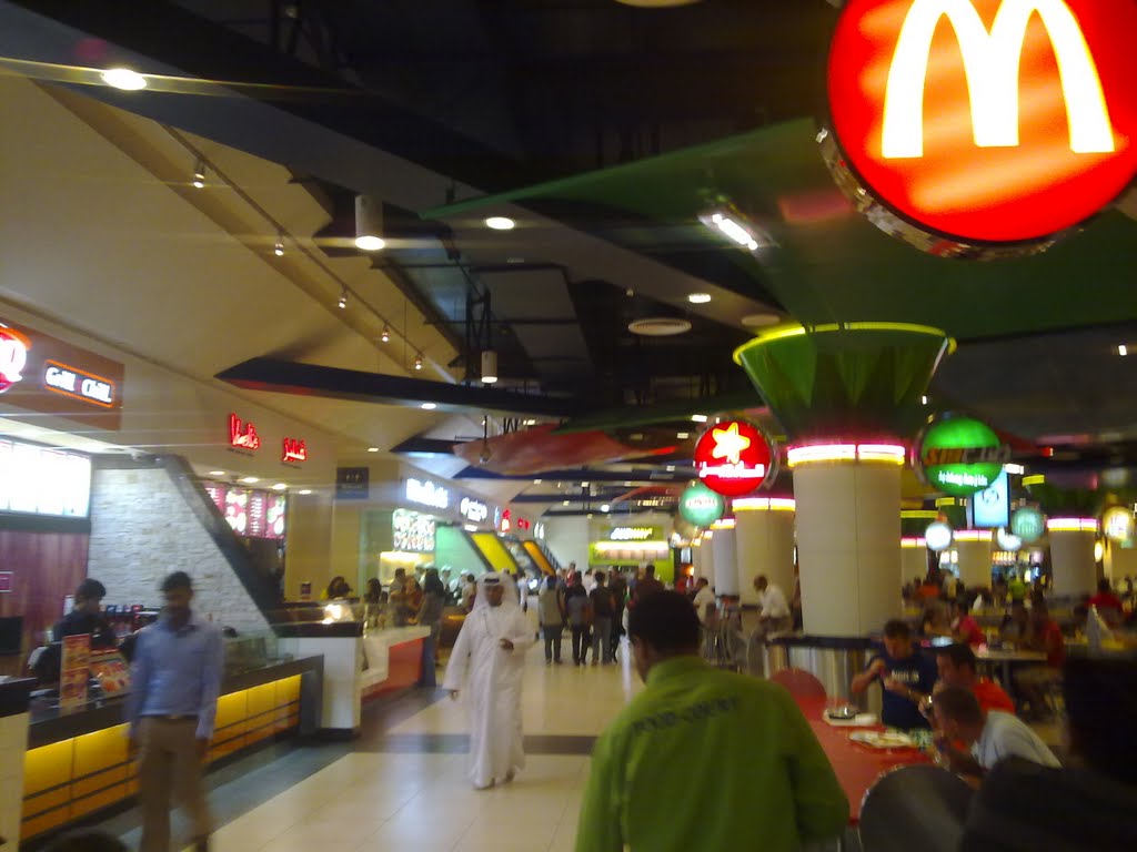 Food court Emirates Mall by Nasrin Nisamdeen