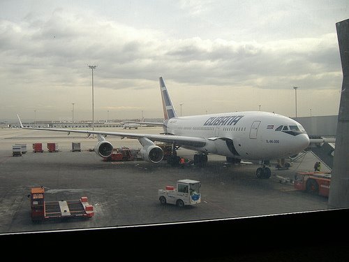 IL-96 en Barajas, esperando ir pa' Cuba by alexbp19_92