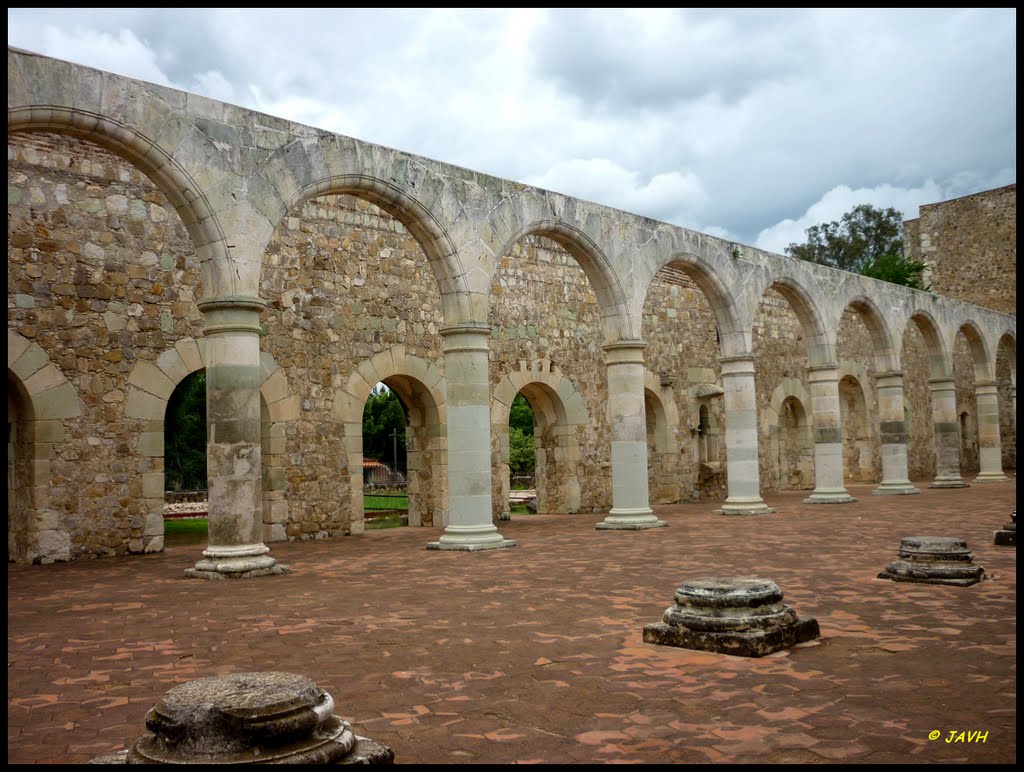 Arcos, Ex-convento Dominico en Cuilapam de Guerrero, Oaxaca, México by Jorge Alberto Vega