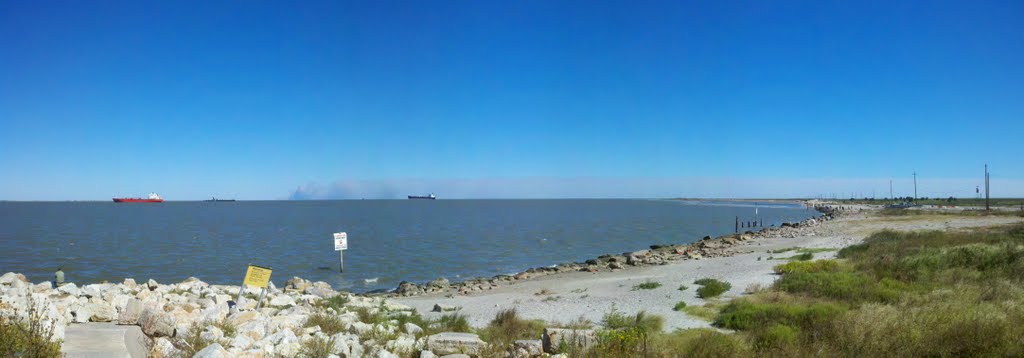 Unknown fire in the Gulf Pano with smoke by dea0322