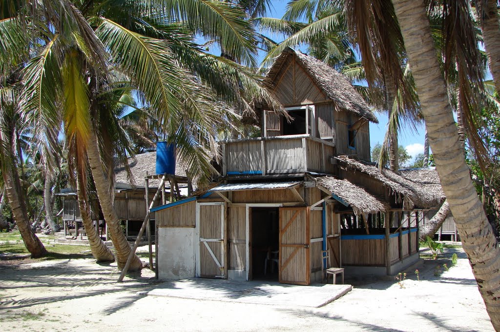 Maison à l'ile aux Nattes by Michel André