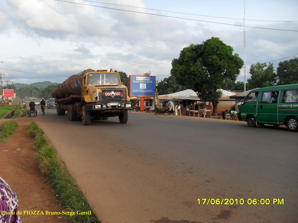 Transport des billes de bois à Bangui en République Centrafricaine by PIOZZA Bruno-Serge